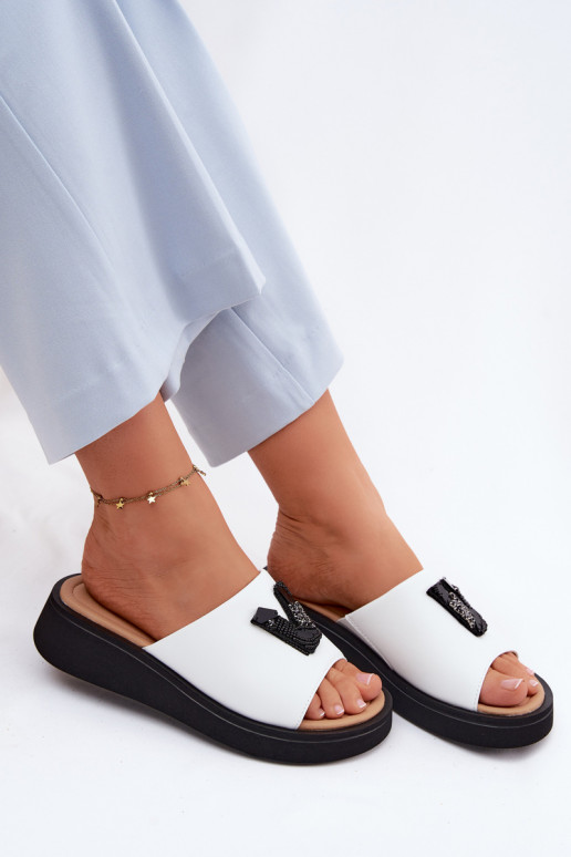 Chaussons en cuir pour femmes avec tige en V sur plateforme Vinceza 66950, couleur blanche