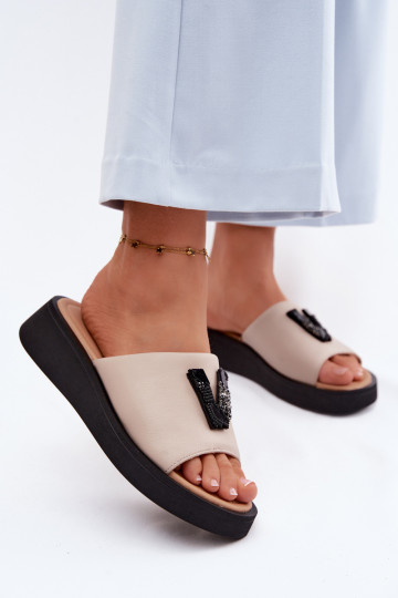 Chaussons en cuir pour femmes avec tige en V sur plateforme Vinceza 66950, couleur sable 2