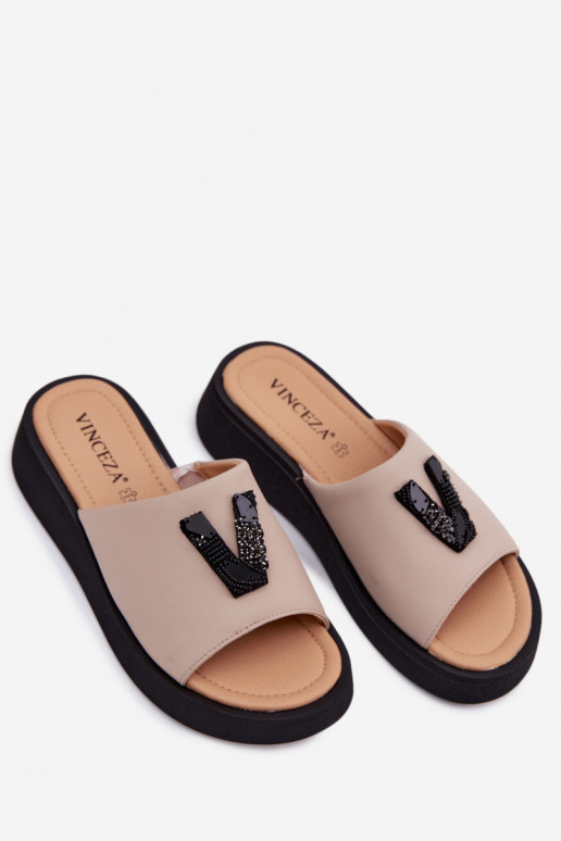 Chaussons en cuir pour femmes avec tige en V sur plateforme Vinceza 66950, couleur sable