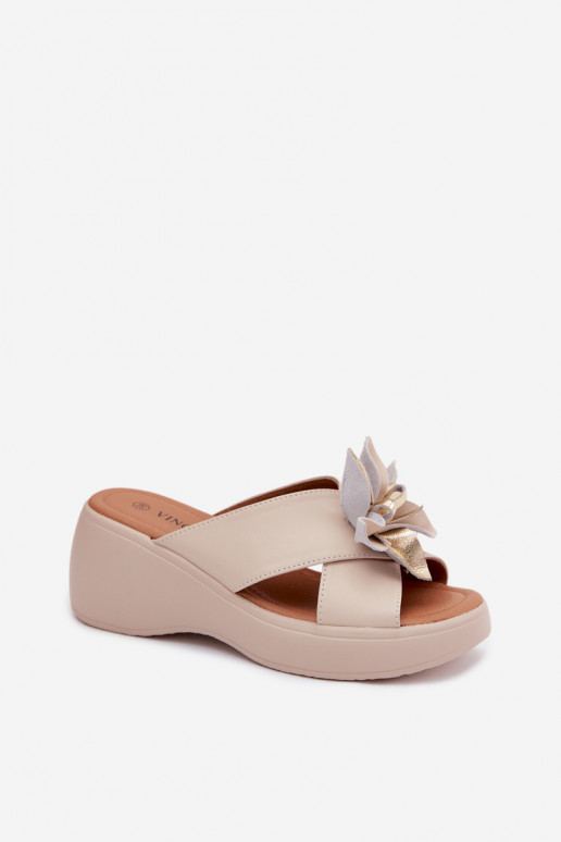 Chaussons en cuir à plateforme avec fleurs décoratives Vinceza 41511, couleur sable