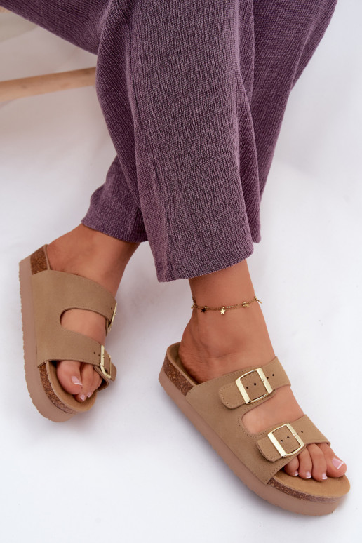 Peau Chaussons femme en daim avec une plateforme avec boucles Vinceza 102657 beige