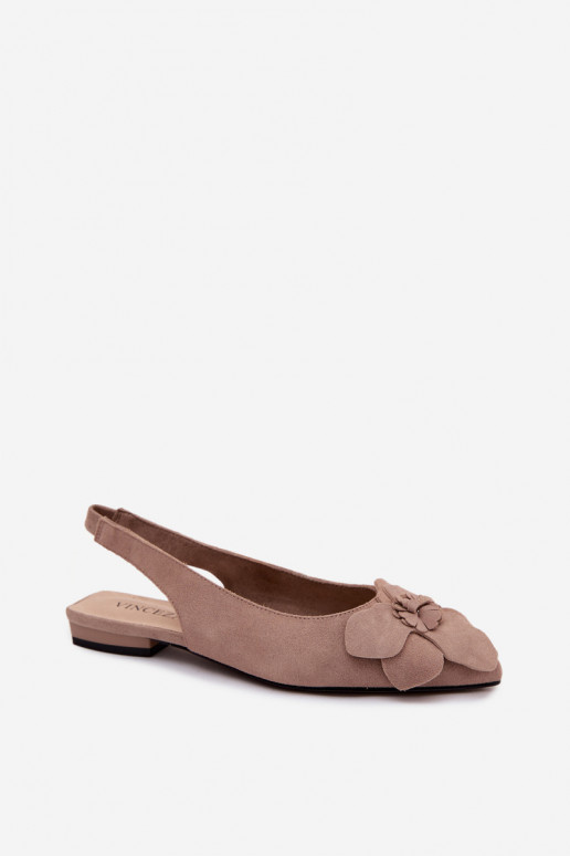 des sandales Peau en daim avec des talons larges Avec des décorations Une fleur Vinceza 66951 beige