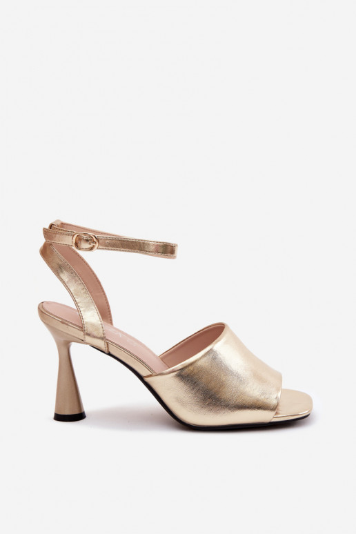 Sandales pour femmes avec des talons Vinceza 62297 couleur dorée