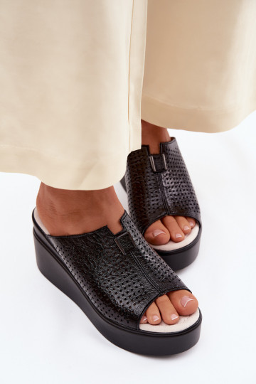 Pantoufles pour femmesActivéturalnej Skóry avec une plateforme Vinceza 95392 couleur noire