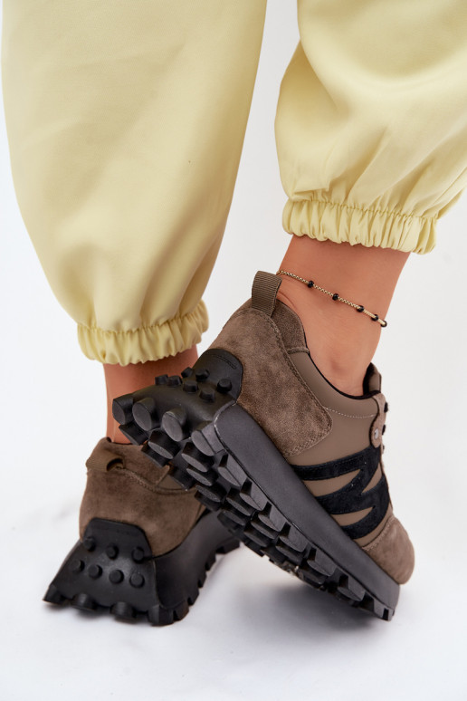 Peau en daim Chaussures modèle baskets Féminin avec une plateforme Vinceza 41520 couleur kaki