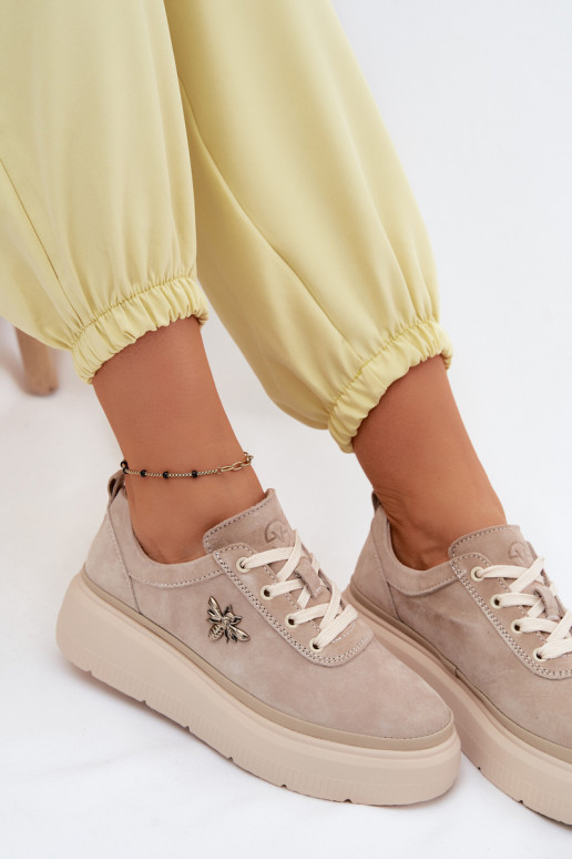 Peau en daim chaussures Féminin avec une plateforme Vinceza 41523 beige