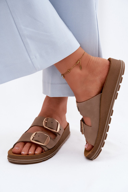 Pantoufles en cuir avec boucles Il fautciejka P7537-04 beige