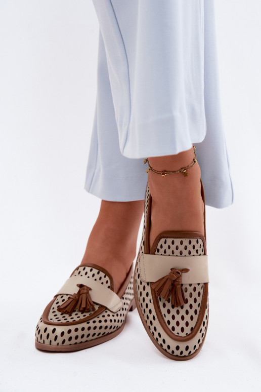 Mocassins en cuir pour femmes avec éléments perforés en couleur brun-sable