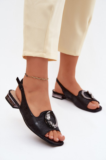 Sandales plates pour femmes avec ornements en couleur noire