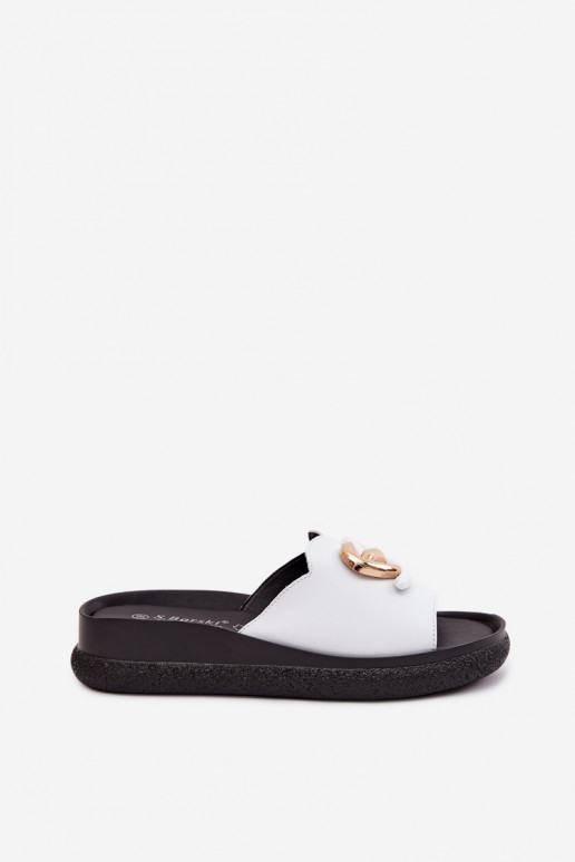 Chaussons en cuir avec détails décoratifs en blanc