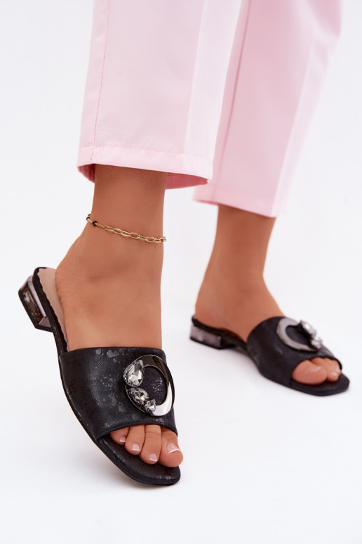 Pantoufles pour femmes avec des talons larges avec des ornements KV61-6025 couleur noire