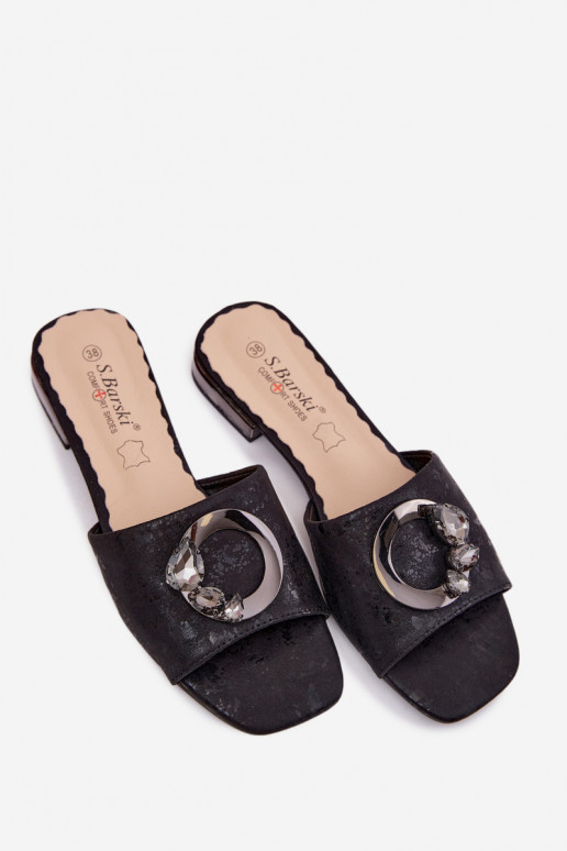 Pantoufles pour femmes avec des talons larges avec des ornements KV61-6025 couleur noire