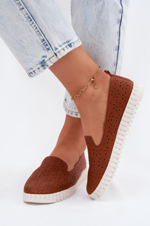 avec des éléments ajourés Un modèle convaincant chaussures Féminin marron Salty