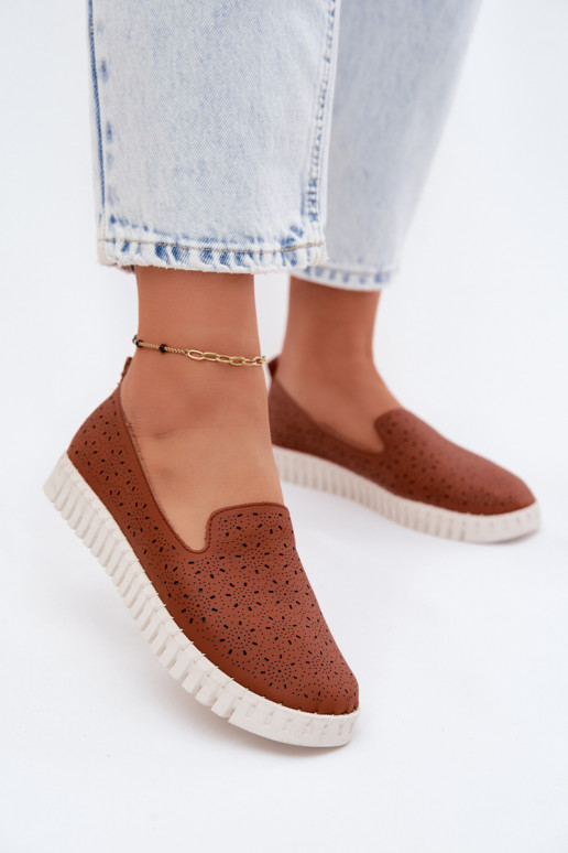 Chaussures à enfiler perforées brunes Salty