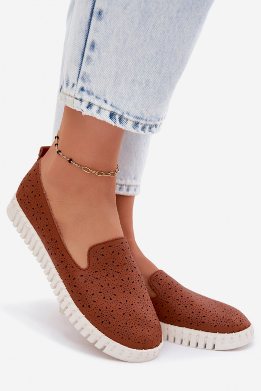 Chaussures à enfiler perforées brunes Salty