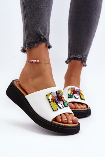 Chaussons en cuir pour femmes avec ornements blancs Asames