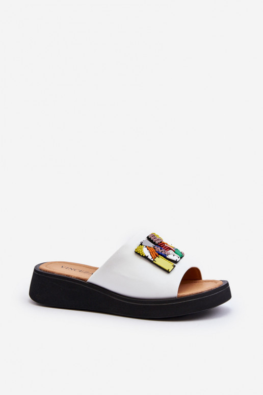 Pantoufles en cuir Féminin avec des ornements couleur blanche Asames