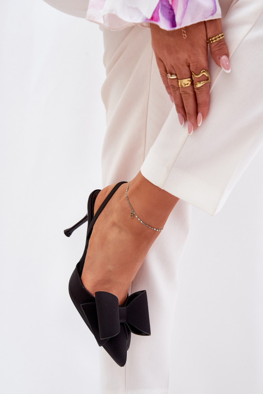 Chaussures à talons hauts noires avec talon ouvert et nœud Eklevia