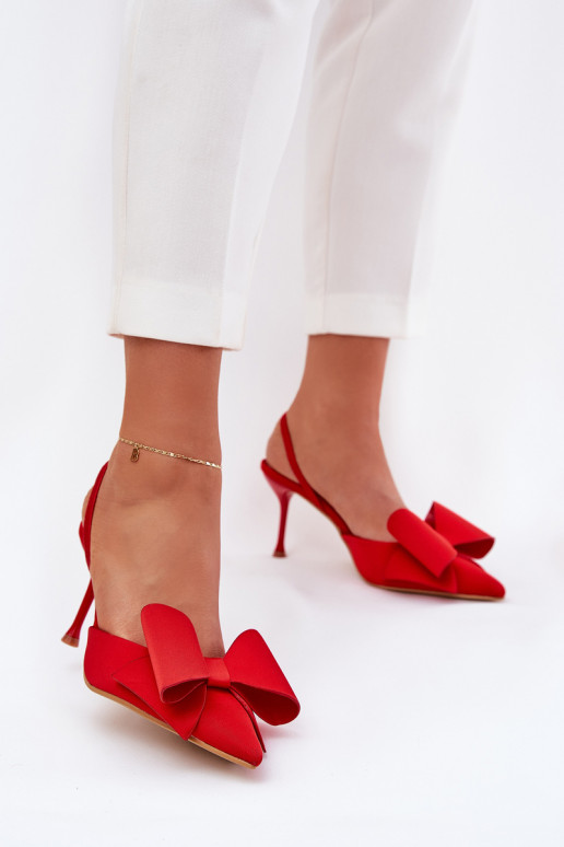 Chaussures à talons hauts rouges avec talon ouvert et nœud Eklevia