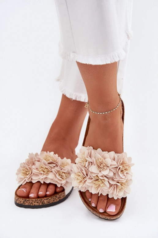 Chaussons couleur sable sur semelle en liège avec motifs floraux décoratifs Seleneza
