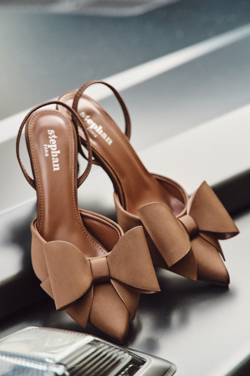 Chaussures à talons hauts marron avec talon ouvert et nœud Eklevia