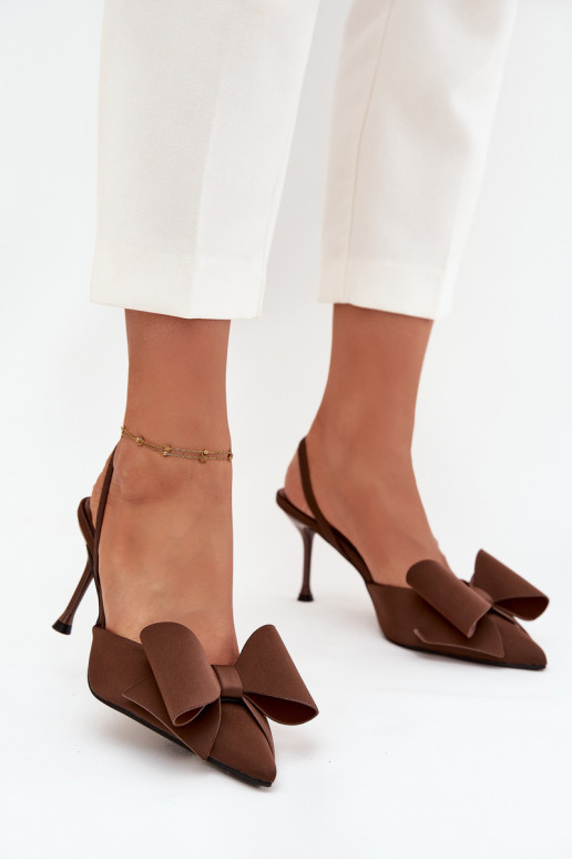 Chaussures à talons hauts marron avec talon ouvert et nœud Eklevia