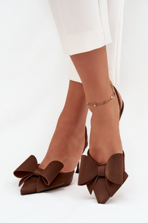 Chaussures à talons hauts marron avec talon ouvert et nœud Eklevia