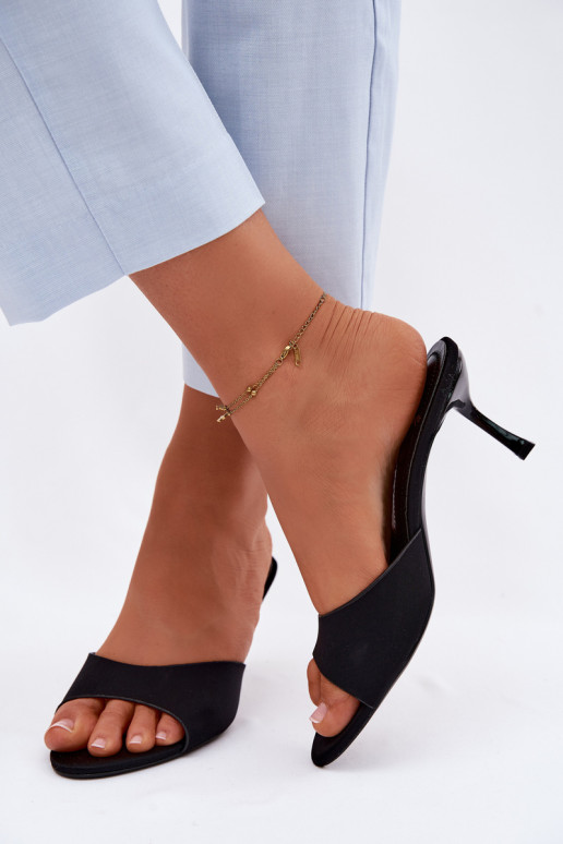 Chaussons pour femmes avec talons fins noirs Selmira