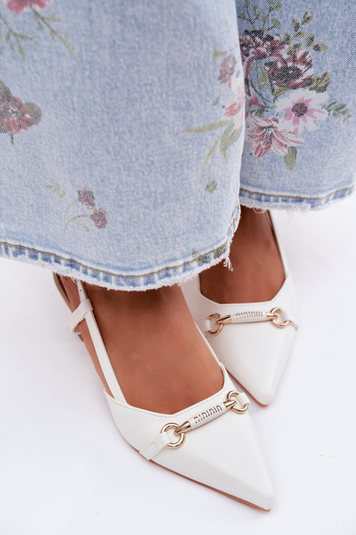 Sandales pour femmes avec des talons Ze Szpiczastymi Noskami couleur blanche Felessa