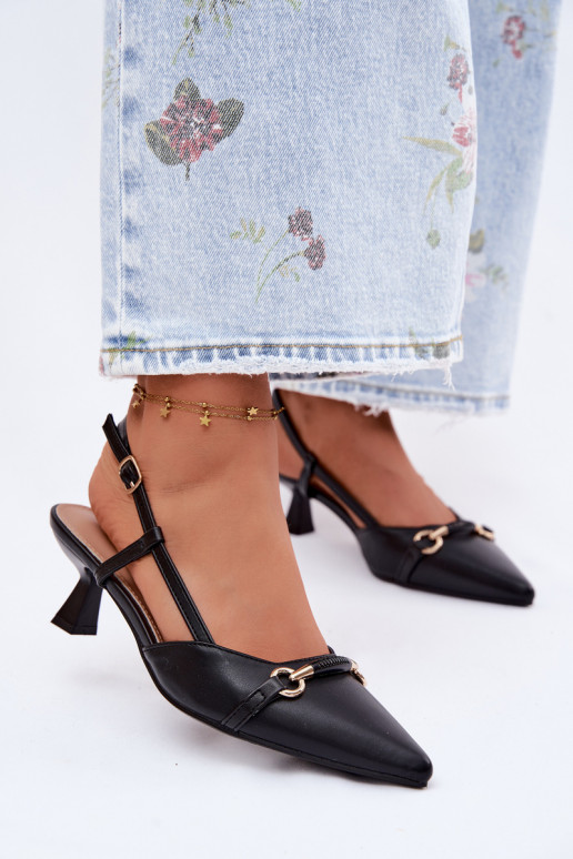 Sandales pour femmes avec des talons Ze Szpiczastymi Noskami couleur noire Felessa