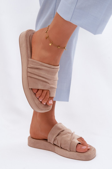 Pantoufles pour femmes Avec des volants beige Gelmira