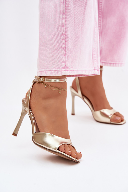 Sandales dorées pour femmes avec talons fins en simili cuir Olissey