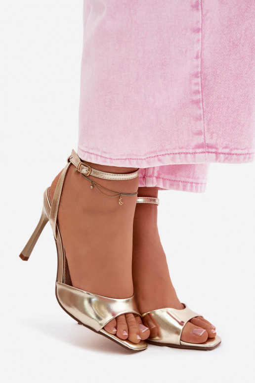 Sandales dorées pour femmes avec talons fins en simili cuir Olissey