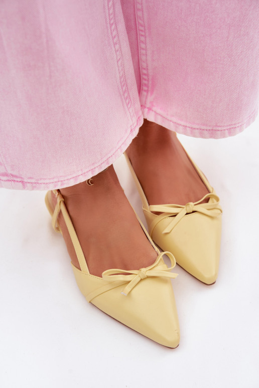 Sandales pour femmesImitacji Skóry Sur un talon bas couleur jaune Jelmera