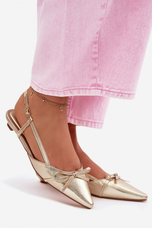Sandales dorées pour femmes en simili cuir sur un petit talon Jelmera