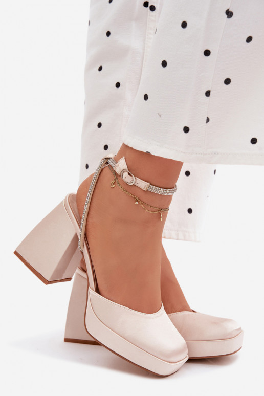 Sandales pour femmes Sur des talons massifs Typu Słupek Pasek avec des yeux qui clignotent couleur dorée Seraphina