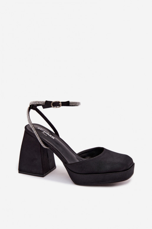 Sandales pour femmes Sur des talons massifs Typu Słupek Pasek avec des yeux qui clignotent couleur noire Seraphina