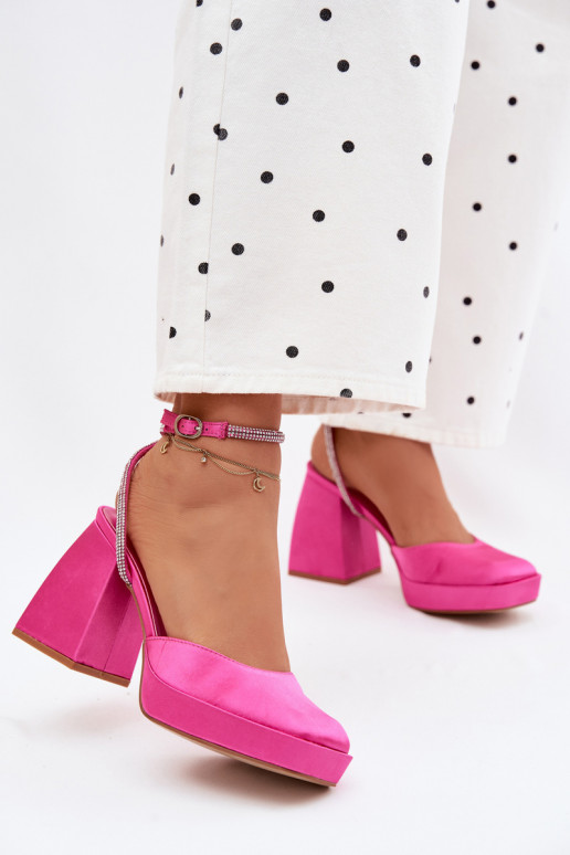 Sandales pour femmes Sur des talons massifs Typu Słupek Pasek avec des yeux qui clignotent couleur rose Seraphina