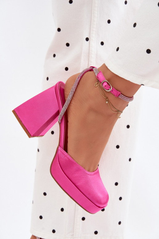 Sandales roses sur des talons épais avec des clous scintillants Seraphina
