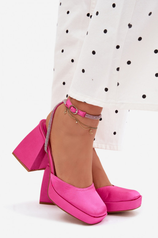 Sandales roses sur des talons épais avec des clous scintillants Seraphina