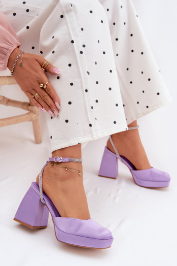 Sandales violettes sur des talons épais avec des clous scintillants Seraphina