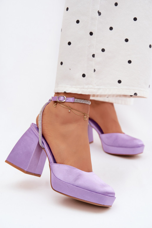 Sandales violettes sur des talons épais avec des clous scintillants Seraphina