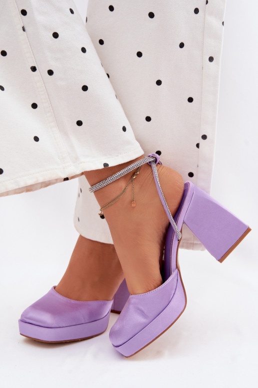 Sandales violettes sur des talons épais avec des clous scintillants Seraphina