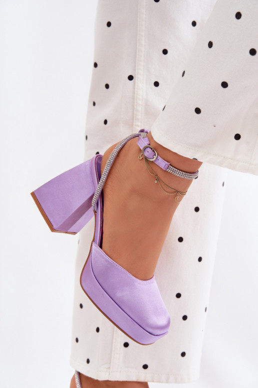 Sandales violettes sur des talons épais avec des clous scintillants Seraphina