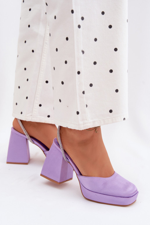Sandales violettes sur des talons épais avec des clous scintillants Seraphina