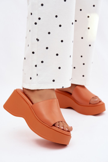 Pantoufles pour femmes avec une plateforme couleur orange Virelia 2