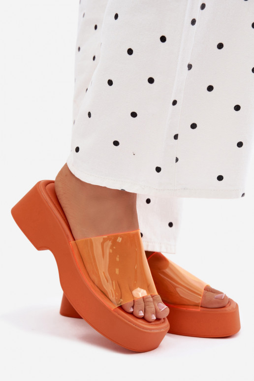 Pantoufles pour femmes avec une plateformeTransparentnym Bandesem couleur orange Selestia