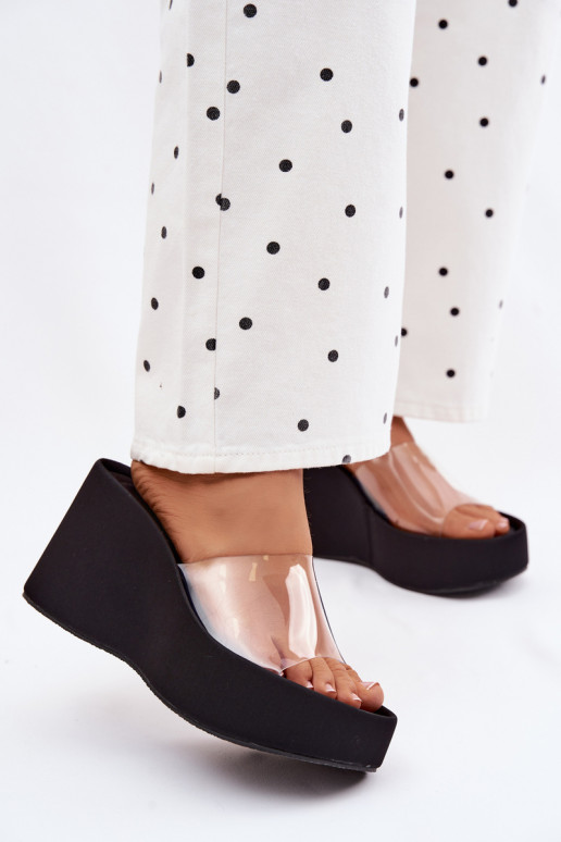 Pantoufles pour femmes avec une plateformeTransparentnym Bandesem couleur noire Zolretia