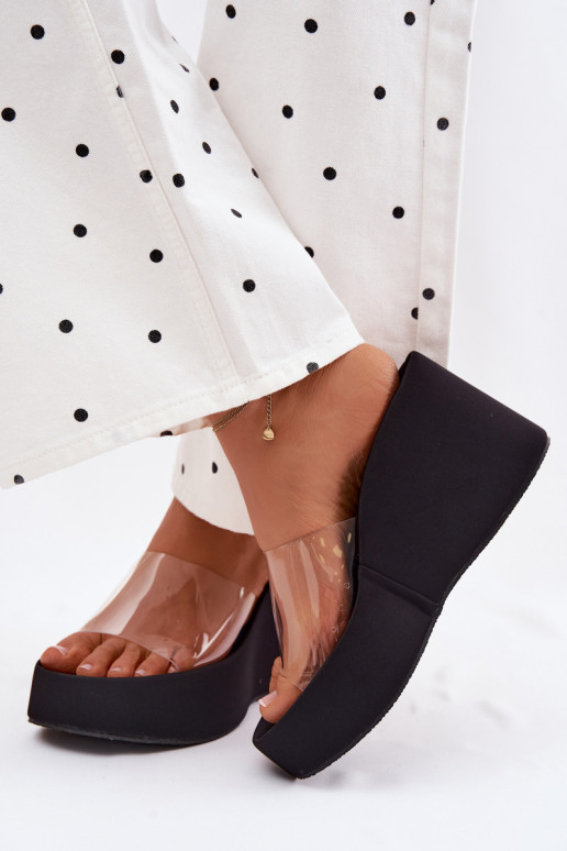 Pantoufles pour femmes avec une plateformeTransparentnym Bandesem couleur noire Zolretia