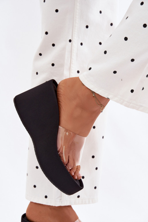 Pantoufles pour femmes avec une plateformeTransparentnym Bandesem couleur noire Zolretia